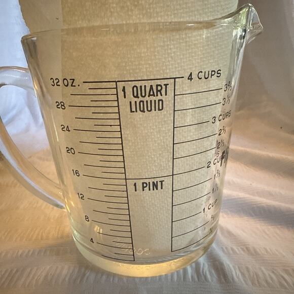 Vintage 4–Cup Fire King Measuring Cup with Blue Lettering #499 - Picture 6 of 14